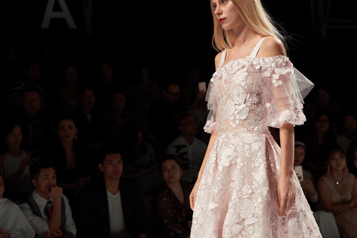 甯︿綘鐪嬩笂娴锋椂瑁呭懆,甯︿綘鐪嬫椂瑁呭懆