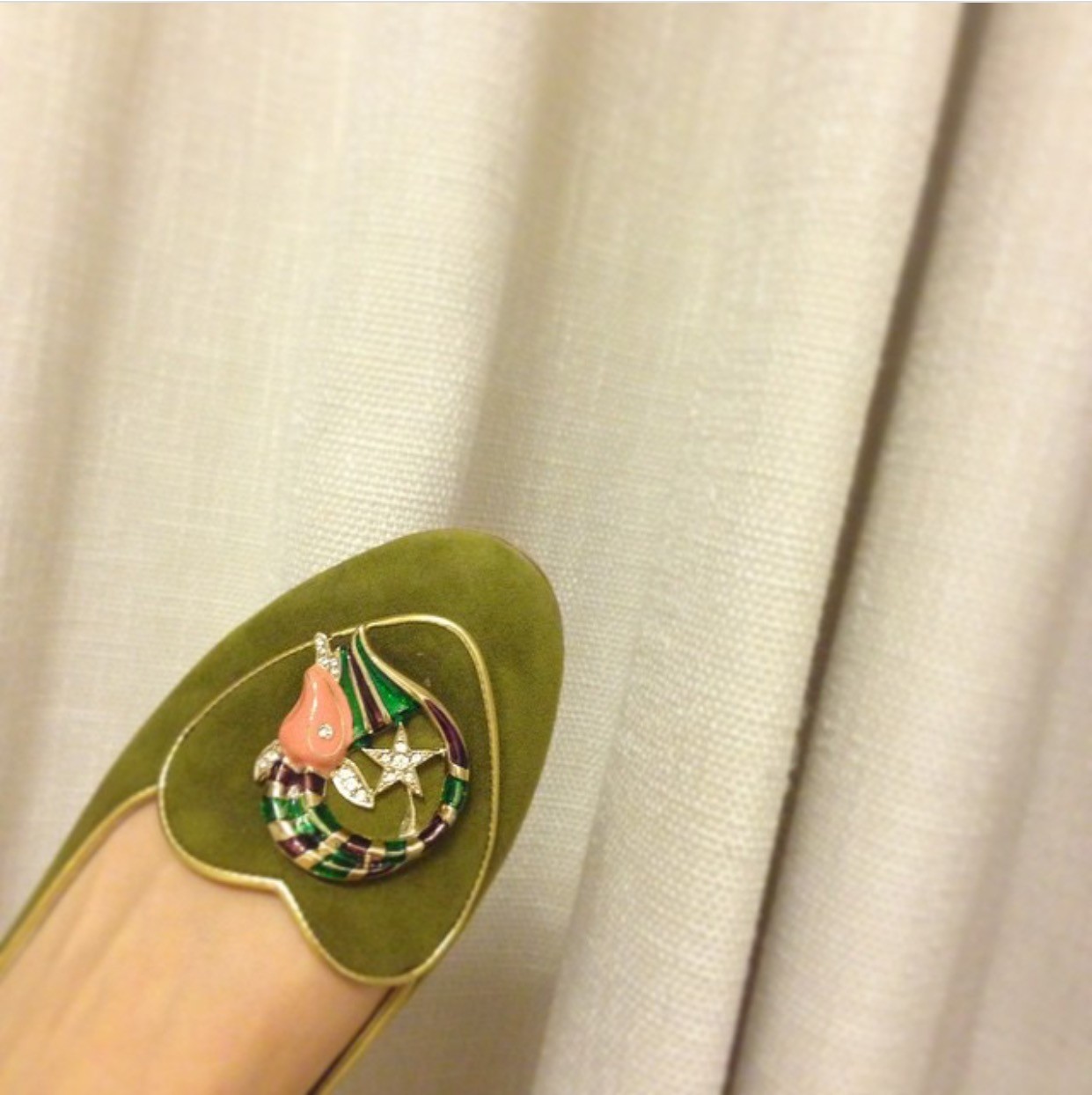 确认,香港不再是买买买的天堂...