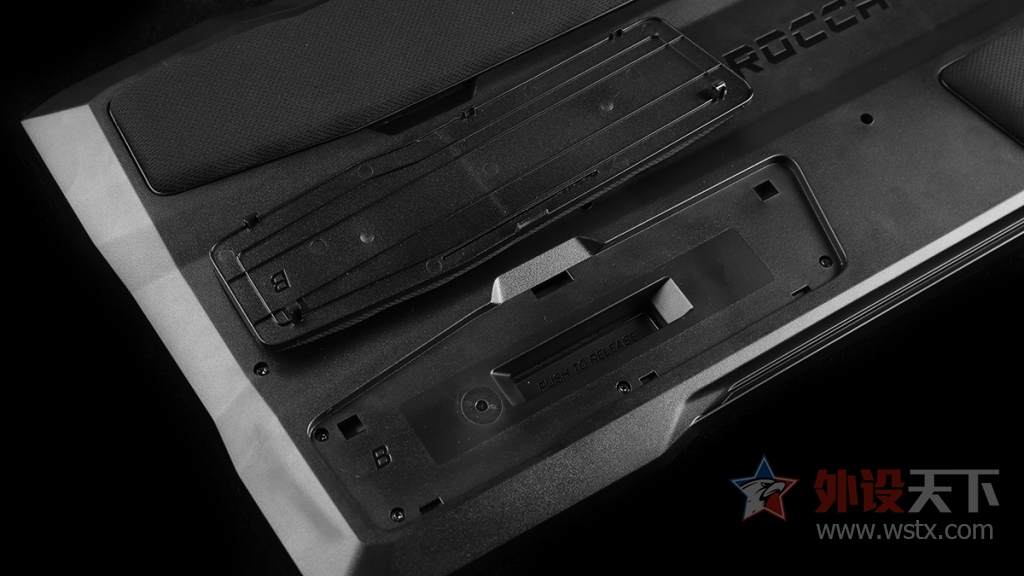 官方评测冰豹ROCCATSOVA游戏膝板图赏简评:腿上游戏