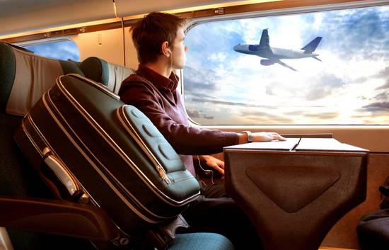 有了洲际旁的ShoppingMall，空姐空少和延误客，再不怕没地方杀时间······