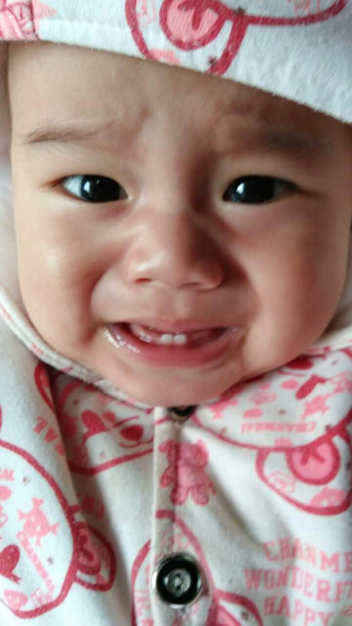 宝宝长乳牙烦躁怎么办,宝宝长牙齿痛到哭怎么办