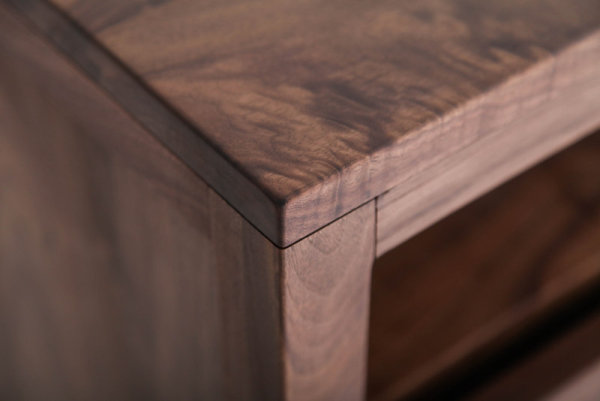 黑胡桃木实木家具优点,黑胡桃木和白蜡木家具