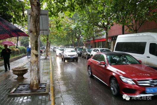 来武汉不可错过的一条街,武汉晚上逛的步行街夜市