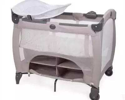 如何给宝宝选择安全的婴儿床,婴儿需要买什么样的婴儿床