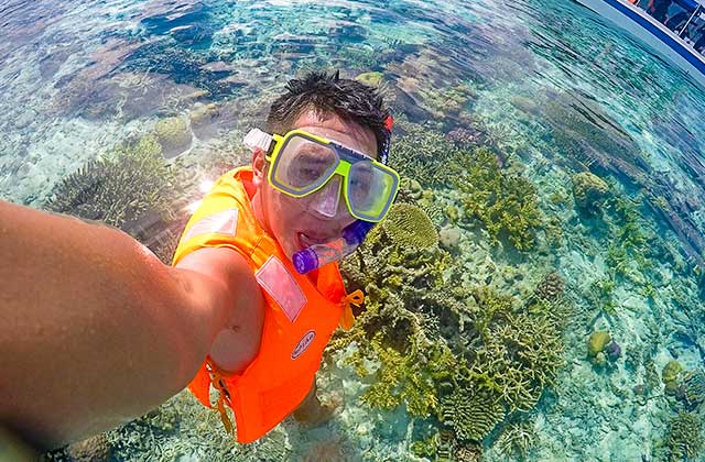 帅哥带你去日本旅游,仙本那个性旅拍婚纱照推荐