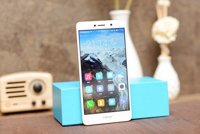 699元的荣耀畅玩8c,荣耀畅玩6+128新机多少钱