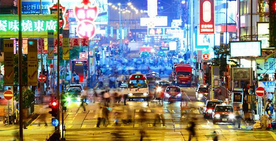 他是中国最“矛盾”的城市，他是香港。