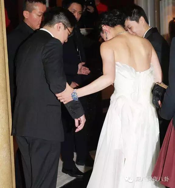 坐拥百亿身家,路边买20元童装,这对豪门夫妇最让人心旷神怡