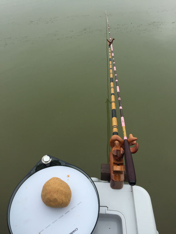 新手钓鱼，用2000的竿子，值不值？