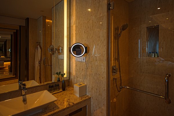 武汉依然繁华,武汉三个烟火气和浪漫的城市