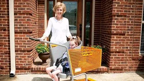 家庭主妇爆改购物车，百万人因此受益，沃尔玛总裁为他点赞，感动全美！