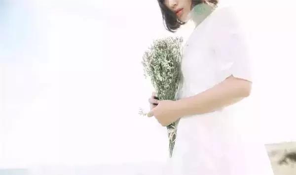 再见吧影楼风!豆瓣女神扛着相机在济州岛自拍清新婚纱照丨梦婚礼