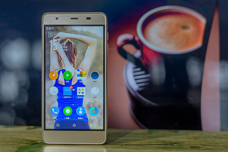 微信QQ能八开,刷脸手机小辣椒S33才安全