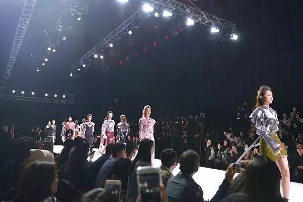 中国时装周2020穿搭,中国时装周春夏装