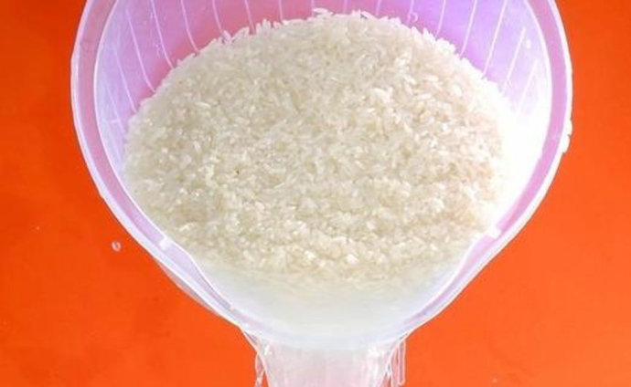 效果不输大牌产品的护肤小技巧 (有哪些好用的护肤小物品)