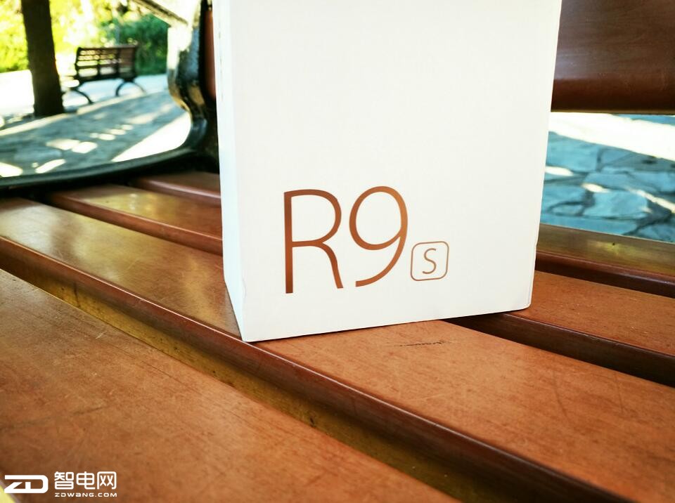 oppor9s柔光摄像头价格,oppor9s清新绿开箱视频