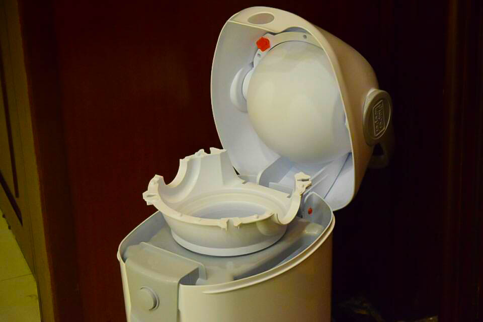 垃圾桶特“高调”,人妻22个零件收纳桶