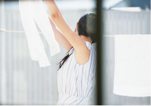衣服领子越熨烫越起皱怎么办,苎麻衣服穿起喜欢起皱怎样办