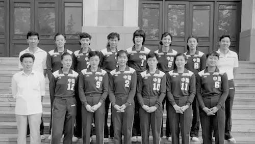 郎平在上海的这个细节,或许暴露了她至今未能续约的根本原因