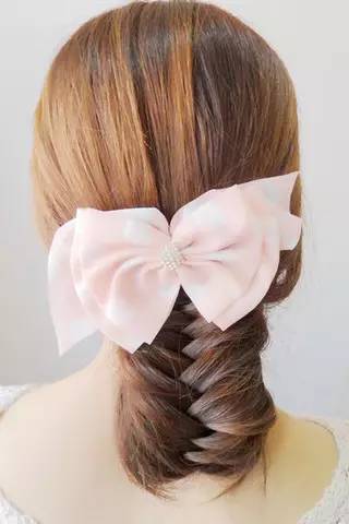 清新淑女半扎编发中分,时尚编发扎法简单又好看