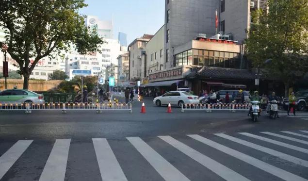 开车去中心医院停车位,开车去中心医院