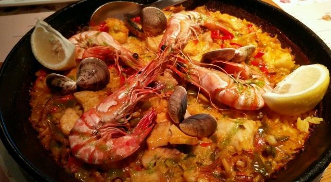 OMG！“鸡爪女”又在地铁12号线上吃起了麻辣烫！