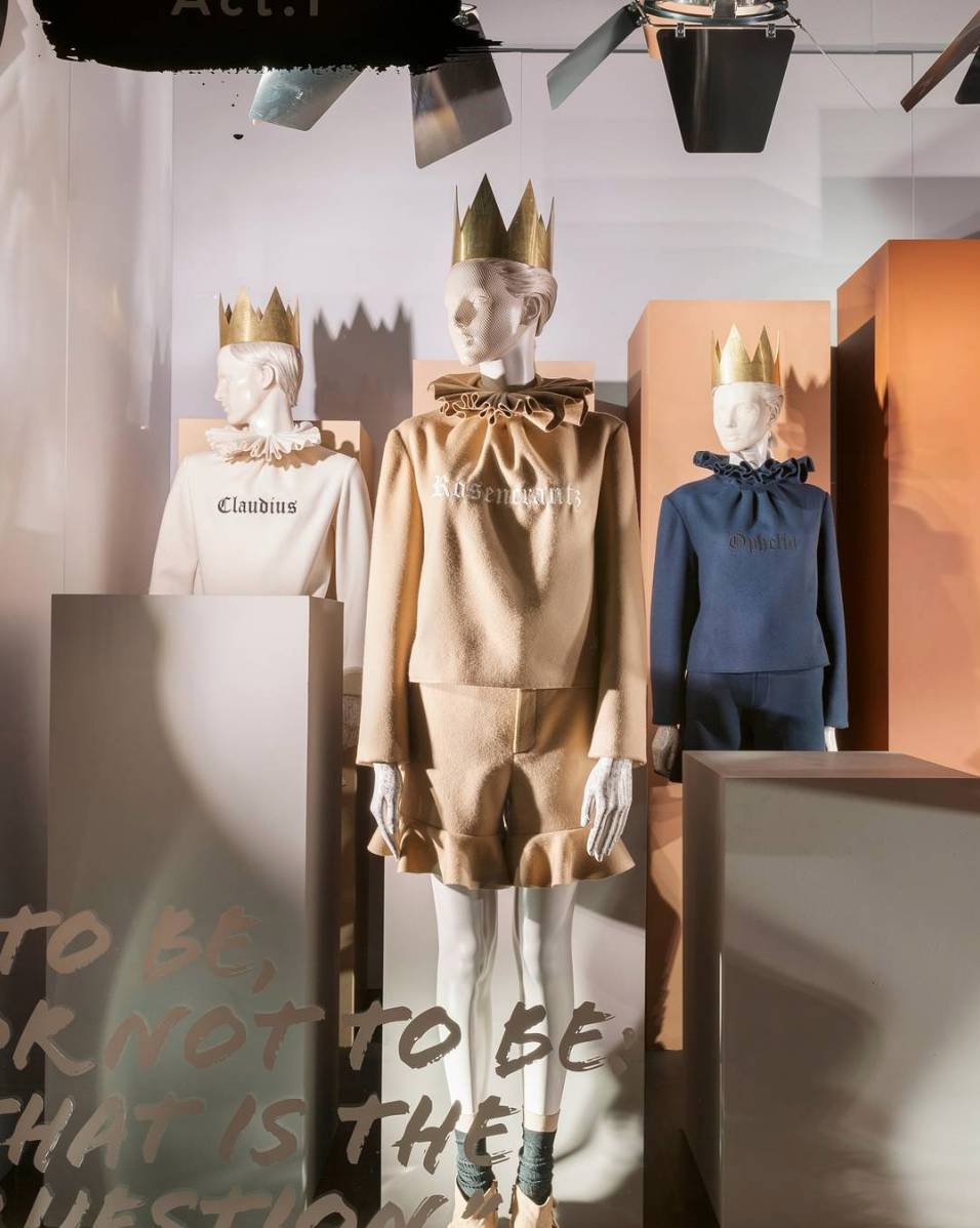 不必花钱去剧院，这间商店里每次转身都是一出精装大戏