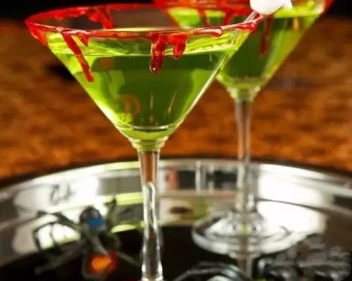 惊声尖叫万圣节|如何用一杯鸡尾酒迅速进入邪魅狂狷世界？