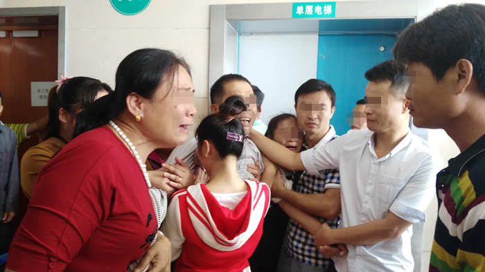 万宁一岁多女孩服药后身亡,医院饮酒后用药死亡新闻