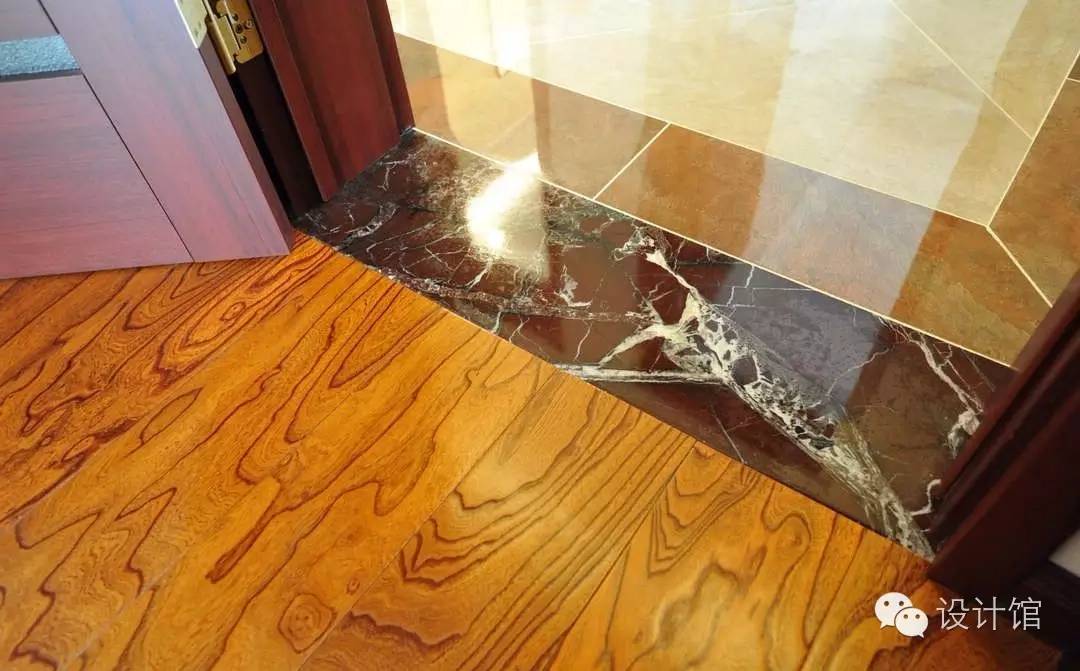 一边铺瓷砖一边铺地膜,一边贴砖一边填缝吗