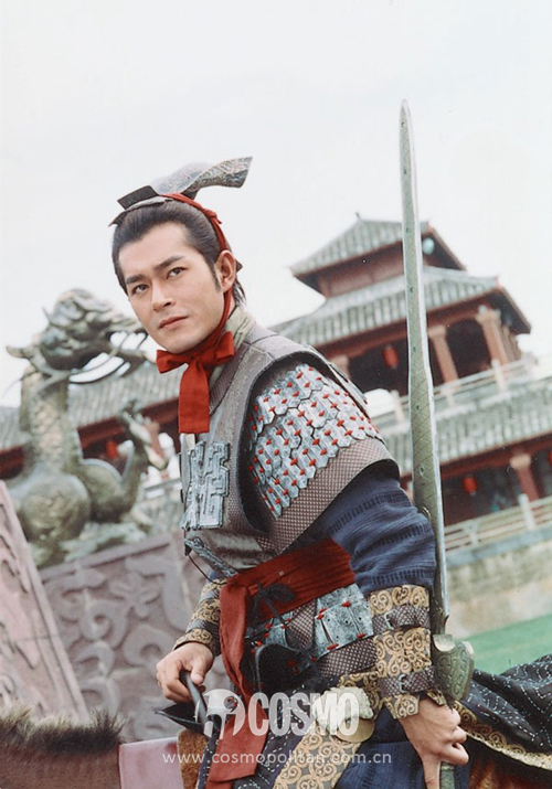 彭于晏下巴怎么这么长,彭于晏下巴有整吗