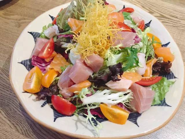 新白鹿、绿茶3折,炉鱼、乐伯部队锅半价,哈根达斯买一送一西湖边上的老牌商场,要用6天承包你的胃!