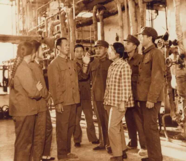 缅怀老校长丰功伟绩,缅怀杨校长