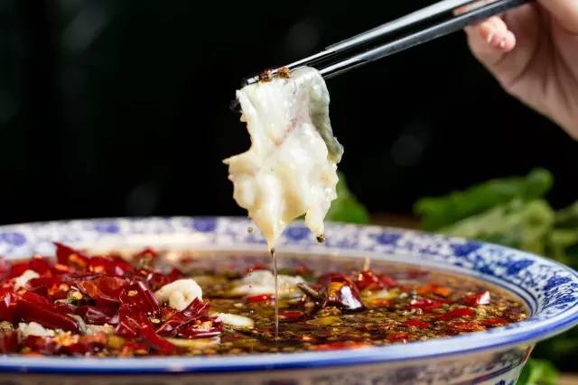 这家餐厅提供的菜单让人细思极恐,这家餐厅菜不好吃却天天爆满