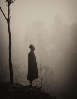 父亲背后长了个恶疮，花了很多钱也治不好，一个道人却轻松医治