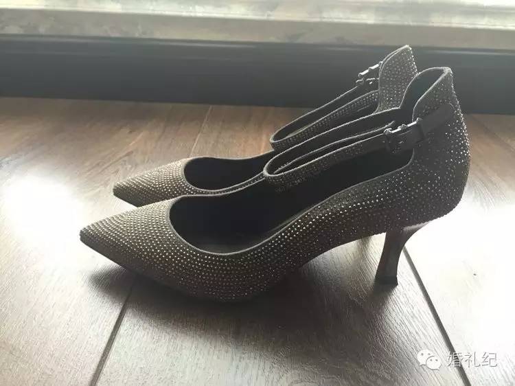 jimmychoo缎面婚鞋,jimmychoo婚鞋好穿吗