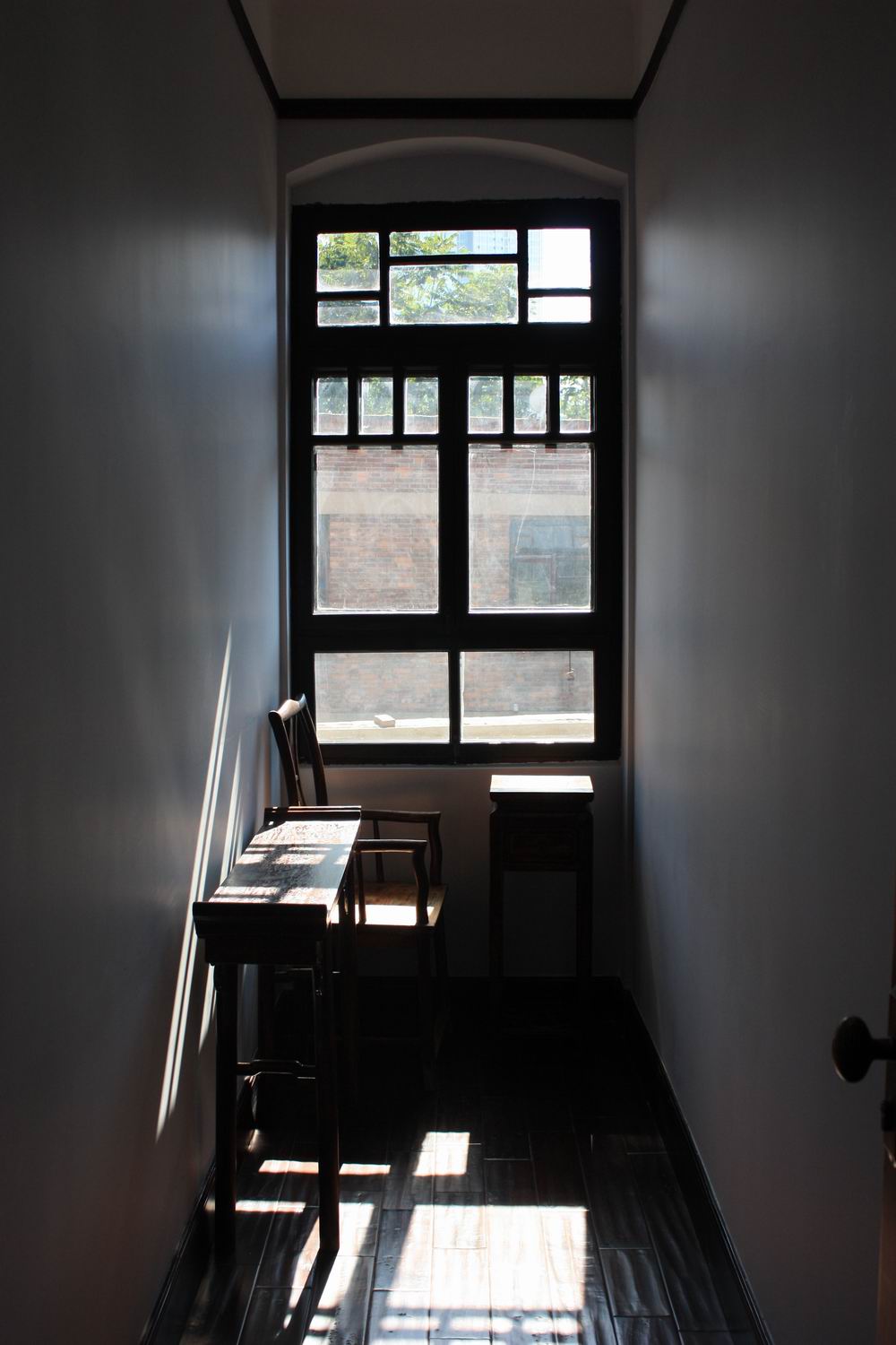 曹禺是湖北潜江哪里人,曹禺是现代著名小说家吗