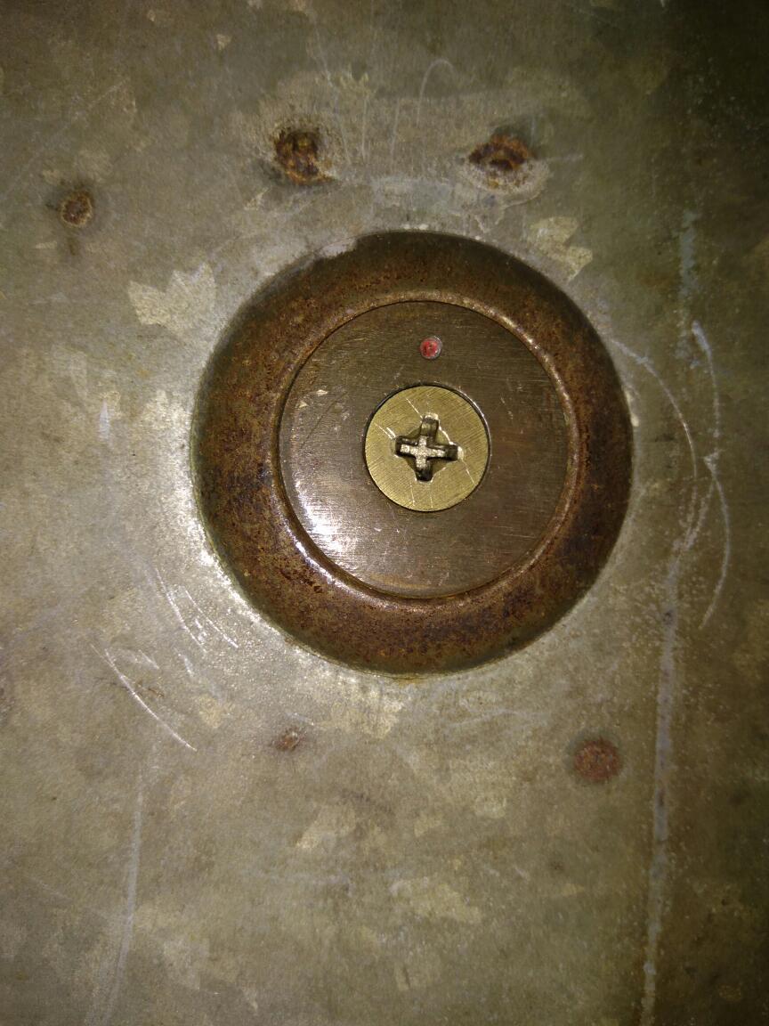 开锁时钥匙断了这样就能轻松取出,钥匙断里面了怎么开锁小窍门