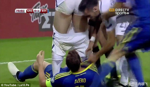 足坛奇葩犯规,哲科一击致命遭红牌