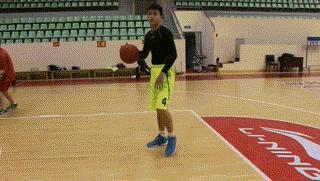 篮球贴防技巧教学,中考篮球运球技巧及评分细则视频