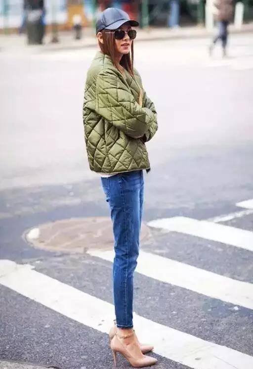 好冷啊！我只想躲进羽绒服里装成一个时髦的瘦子！