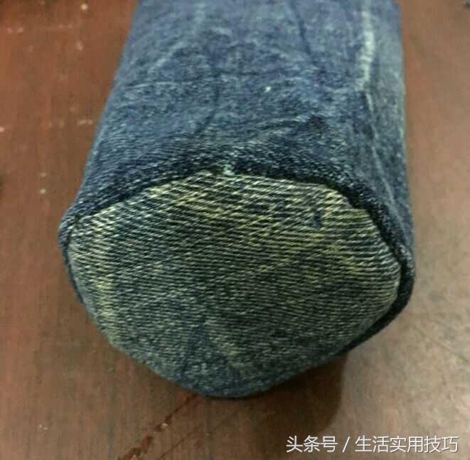 旧牛仔裤改收纳袋制作方法,旧牛仔裤变废为宝变身成为收纳袋