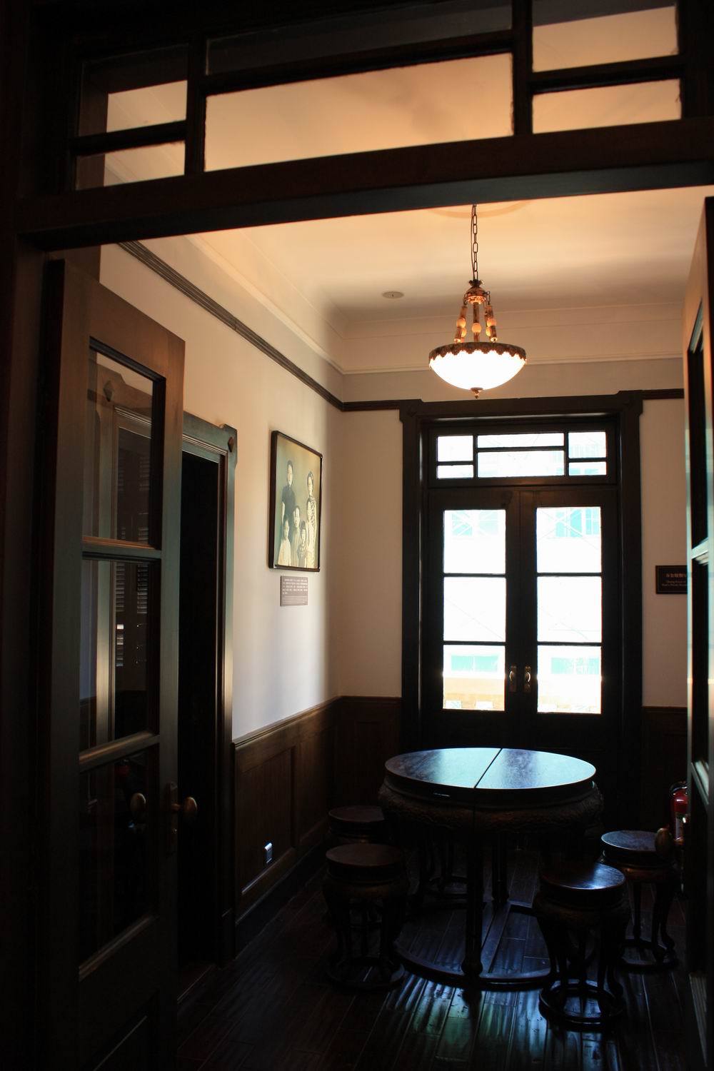 曹禺是湖北潜江哪里人,曹禺是现代著名小说家吗