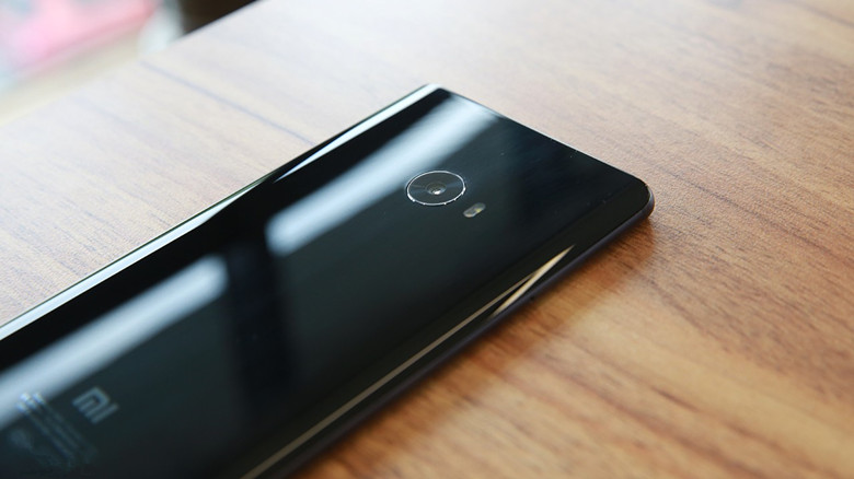 深夜话题：小米手机与中国男足，同一个世界，同一个梦想