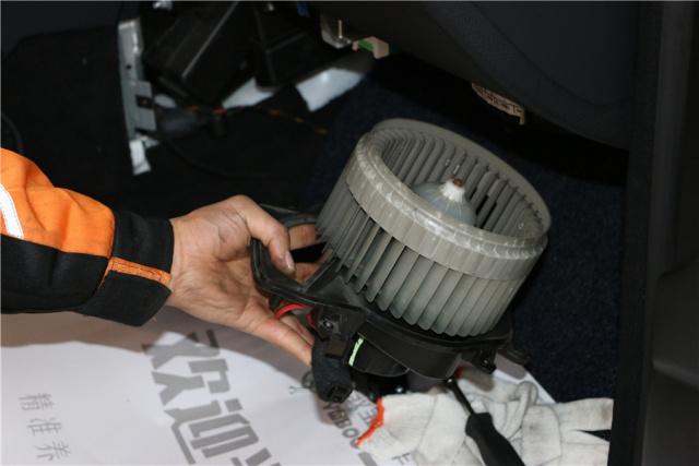 奔驰g63深度清洗,奔驰g63空调