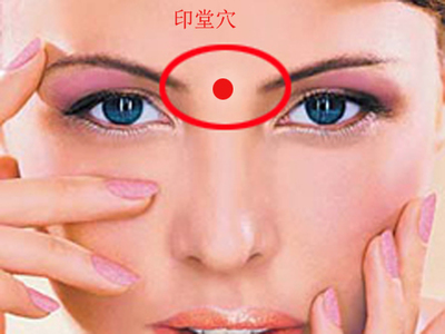 睡前按这几个养生穴能少生病,4个简单养生小动作日常就可以做