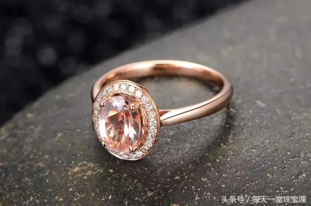 戒指戴在哪个手指上是有什么讲究,戒指戴在哪个手指头都有什么讲究