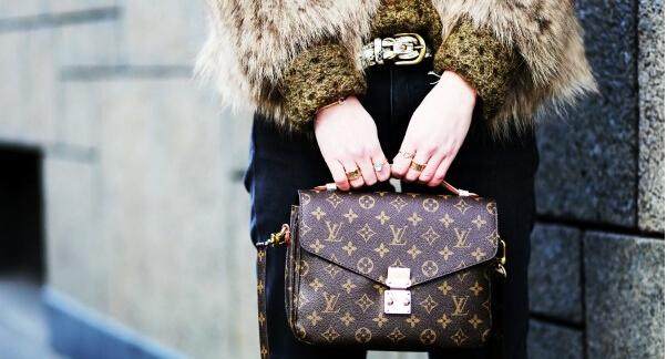 别再刷屏是什么意思,ysl星辰现在还有吗