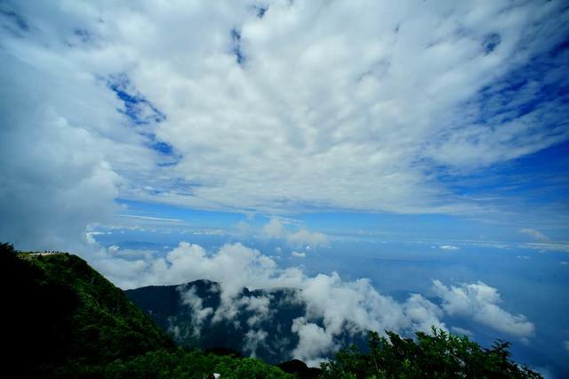 峨眉山金顶云海日出真是人间胜景,峨眉山金顶云海风景视频