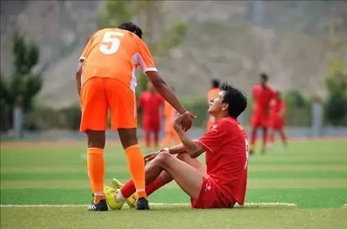 一个业余足球爱好者自我修养,作为足球运动员需要什么